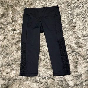 Black cropped legging with crochet detail